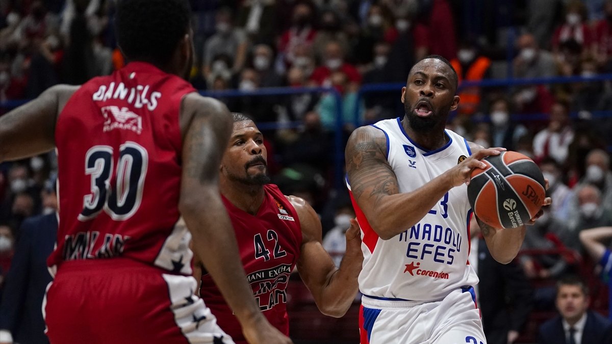 Anadolu Efes EuroLeague'de Milan'a yenildi