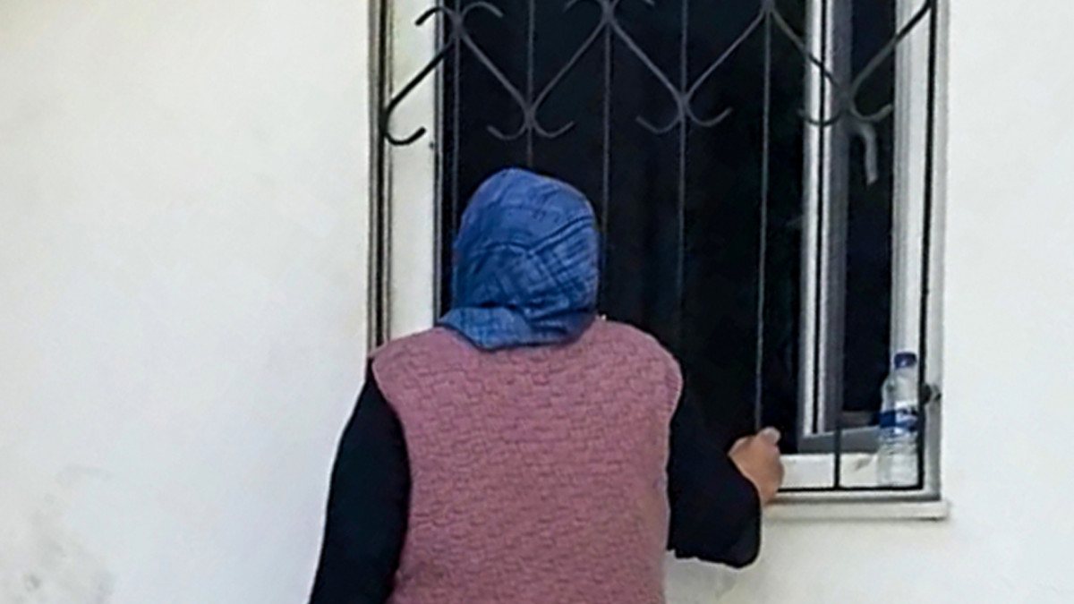 Antalya’da, pencereden hasta bakılan sağlık merkezi hakkında inceleme başlatıldı