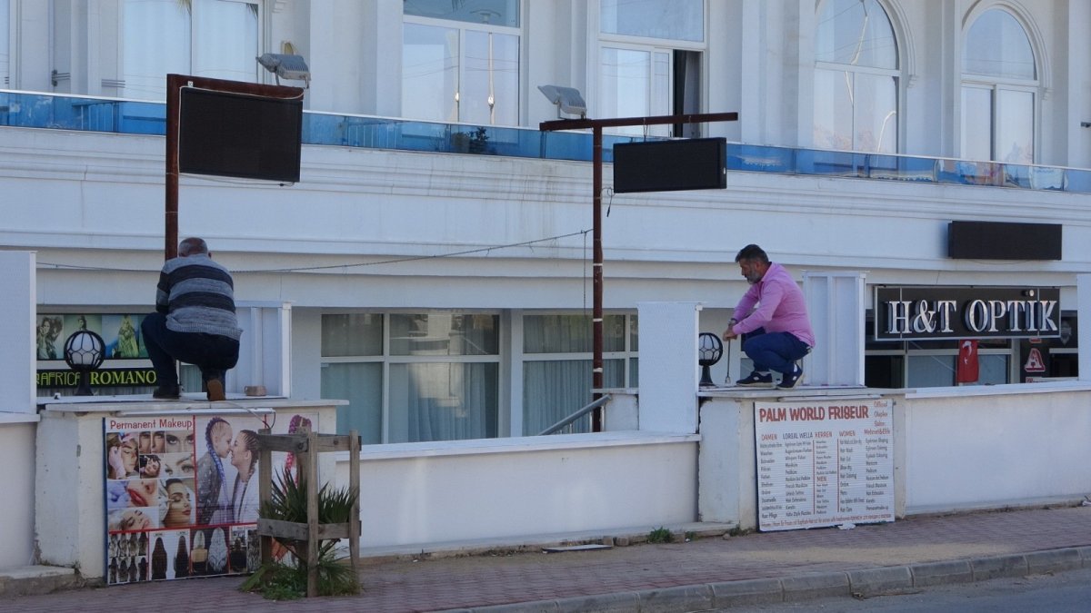 Antalya'daki otel sahibi, kiracıların dükkanlarının önüne duvar dikti
