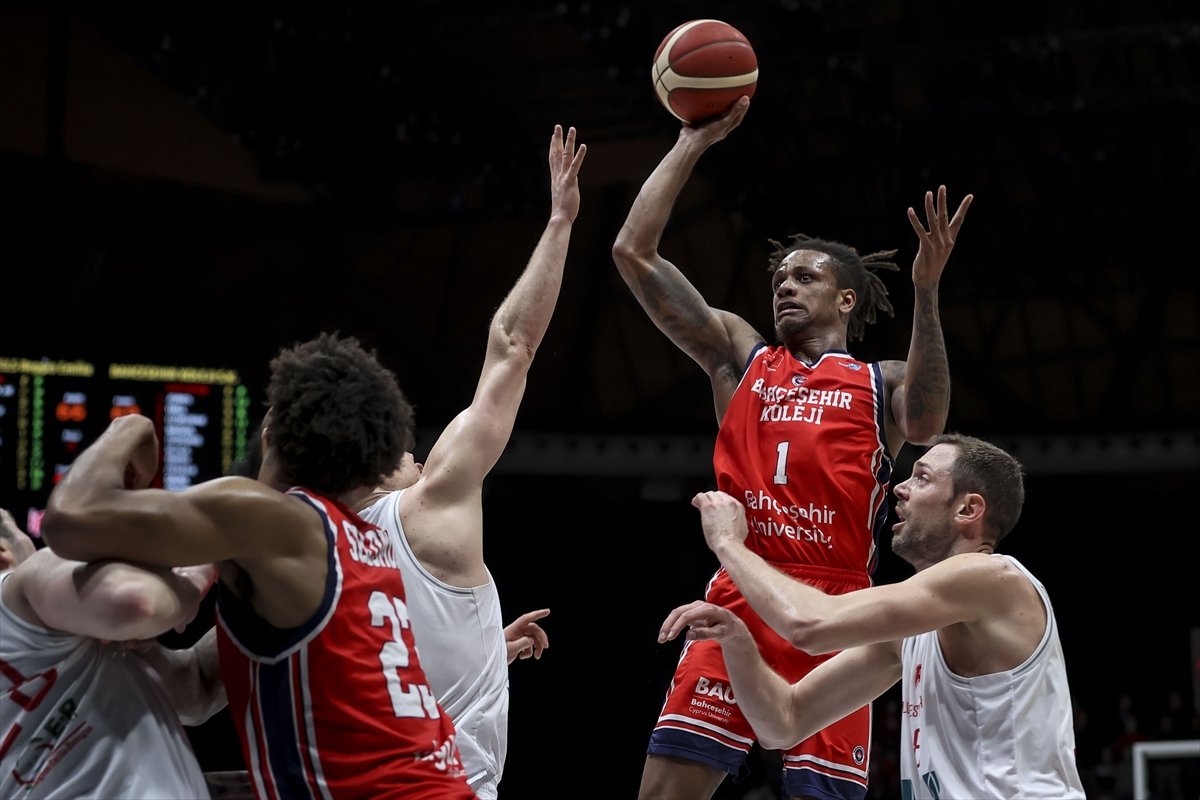 Bahçeşehir Koleji, Avrupa Kupası finali ilk maçında galip