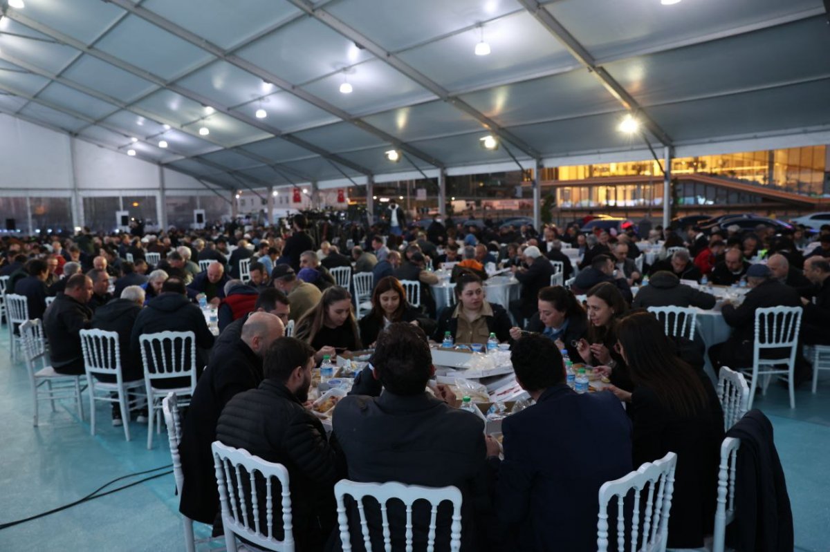 Bakan Kurum, Fikirtepelilerle iftarda buluştu: 2 yıl içinde herkes evine kavuşacak