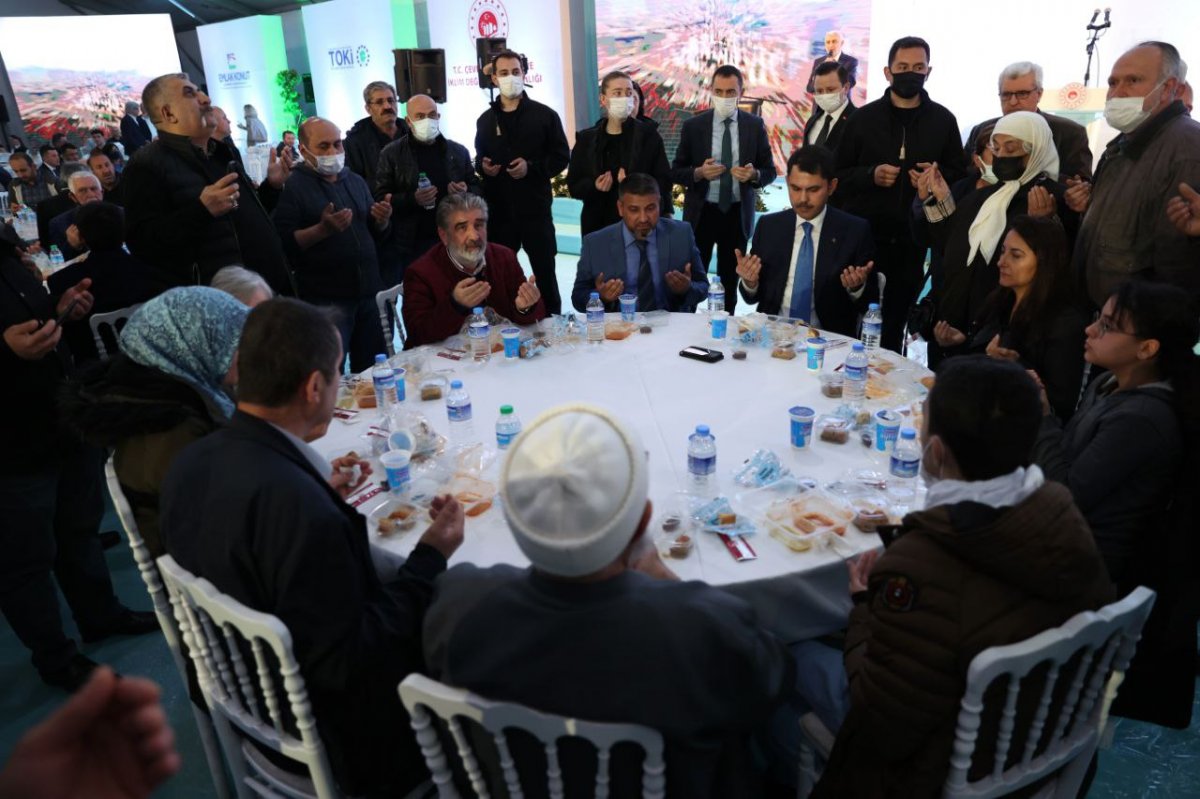 Bakan Kurum, Fikirtepelilerle iftarda buluştu: 2 yıl içinde herkes evine kavuşacak