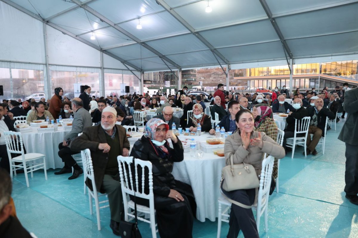 Bakan Kurum, Fikirtepelilerle iftarda buluştu: 2 yıl içinde herkes evine kavuşacak