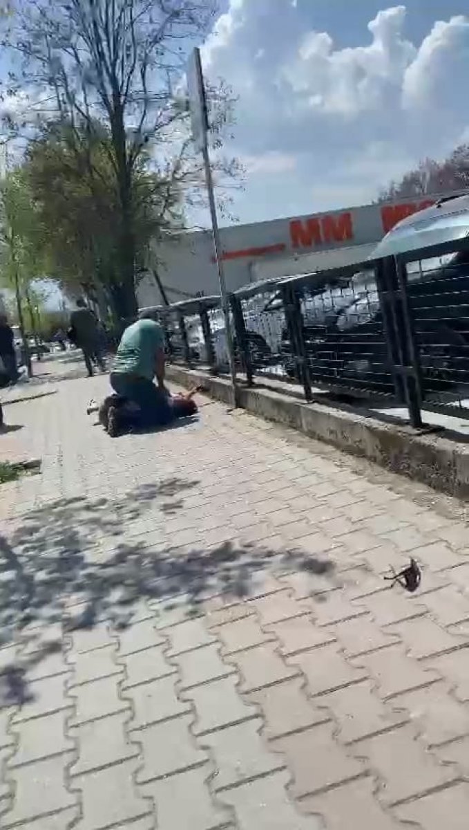 Bolu'da kıskançlık kavgası: Kadının üzerine oturdu