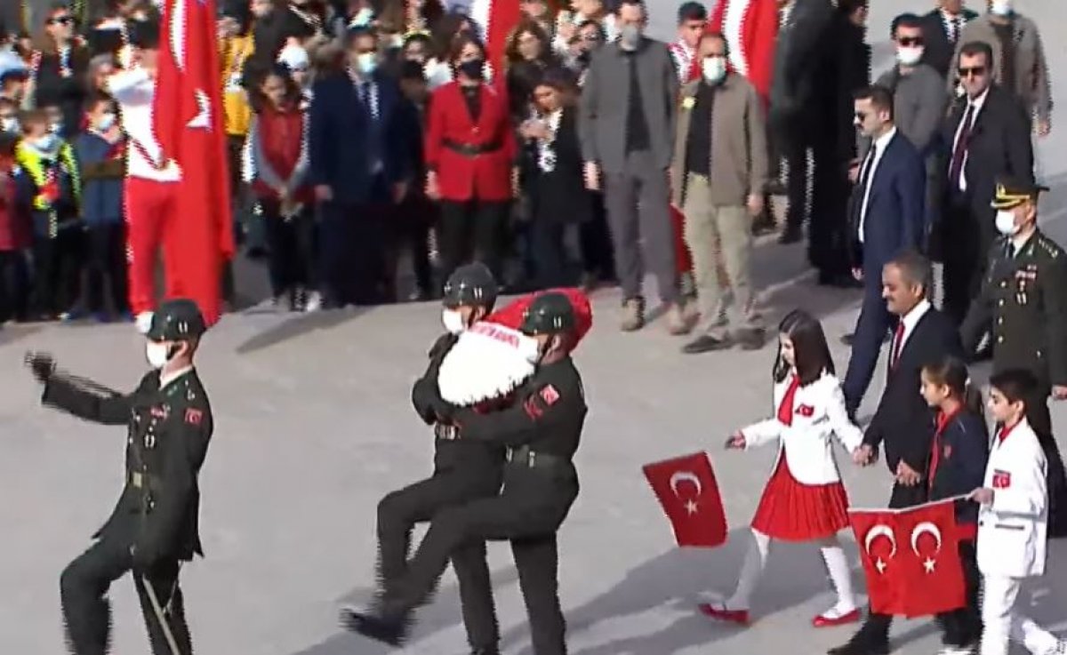 Çocuklar, 23 Nisan'da Anıtkabir'i ziyaret etti