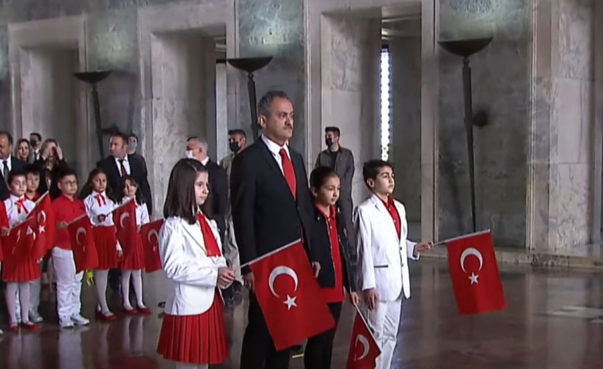 Çocuklar, 23 Nisan'da Anıtkabir'i ziyaret etti