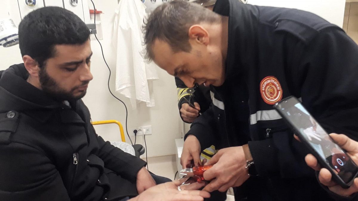 Erzurum'da acil servis, yüzüğü çıkmayan adam için seferber oldu