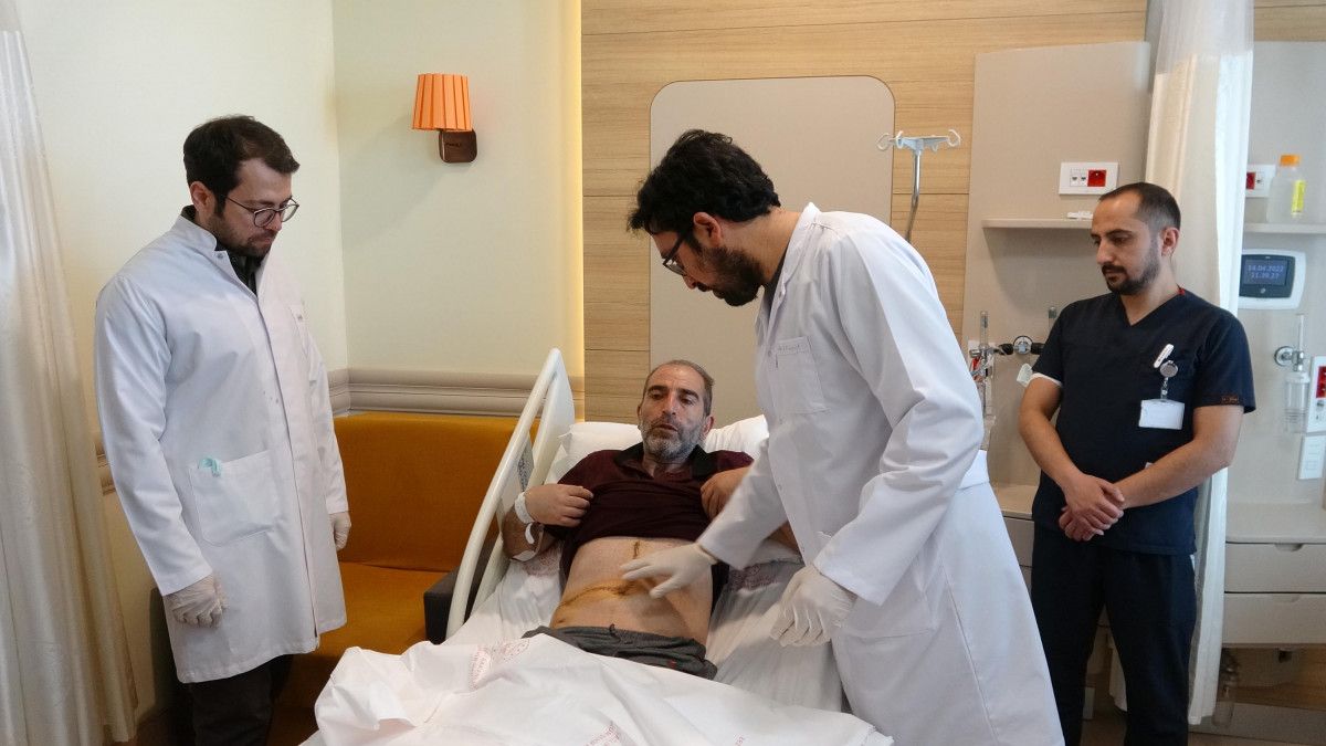 Erzurum'da halsizlik nedeniyle doktora giden adamın karnından kitle çıktı