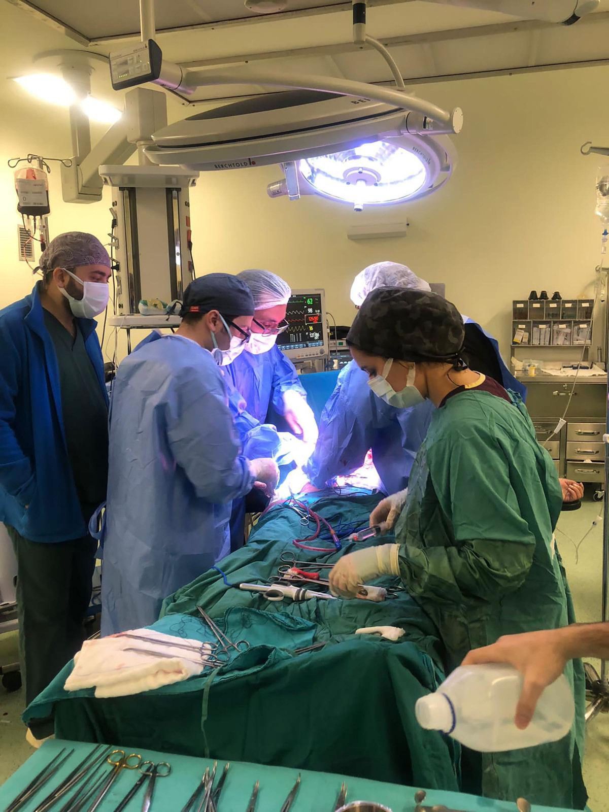 Erzurum'da halsizlik nedeniyle doktora giden adamın karnından kitle çıktı