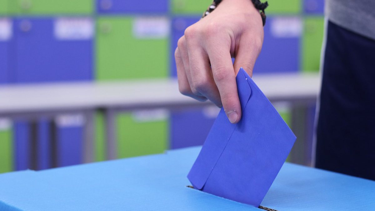 Fransa’da Müslümanlar, sol partilere oy veriyor