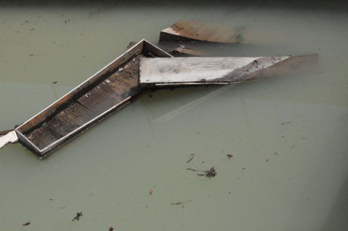 Gümüşhane'de eriyen karlar, mezarlığı göle çevirdi