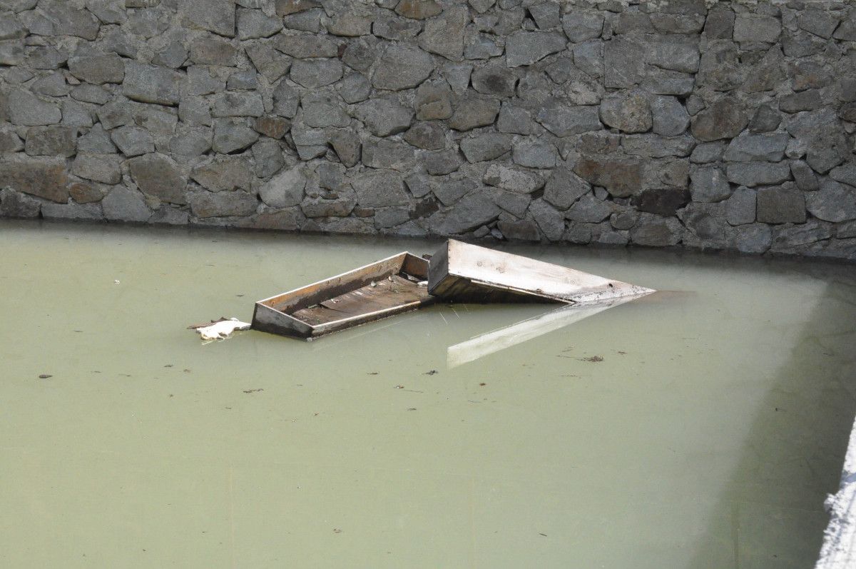 Gümüşhane'de eriyen karlar, mezarlığı göle çevirdi