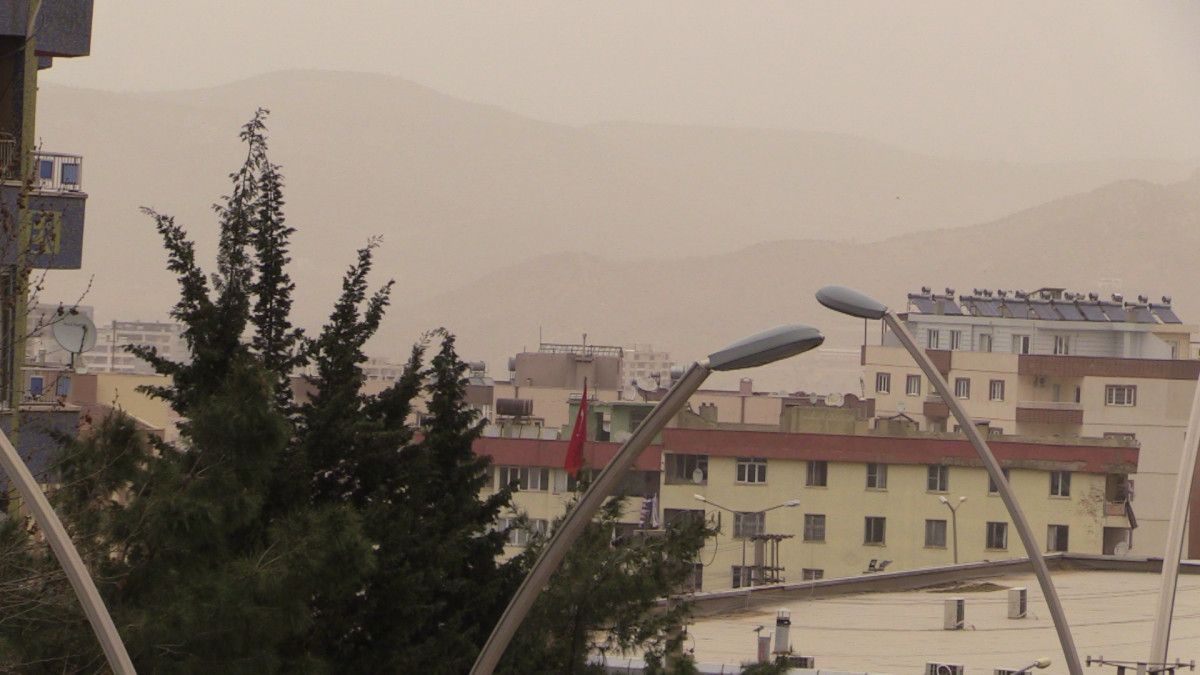 Güneyden gelen toz bulutları, Mardin'i terk etmedi