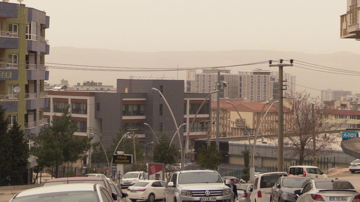 Güneyden gelen toz bulutları, Mardin'i terk etmedi