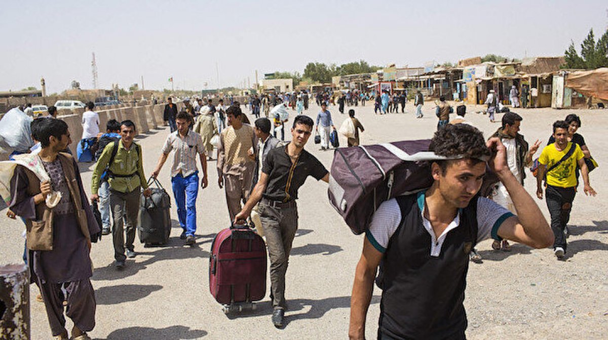 İran, Afgan mülteci dalgasına karşı Taliban'ı uyardı