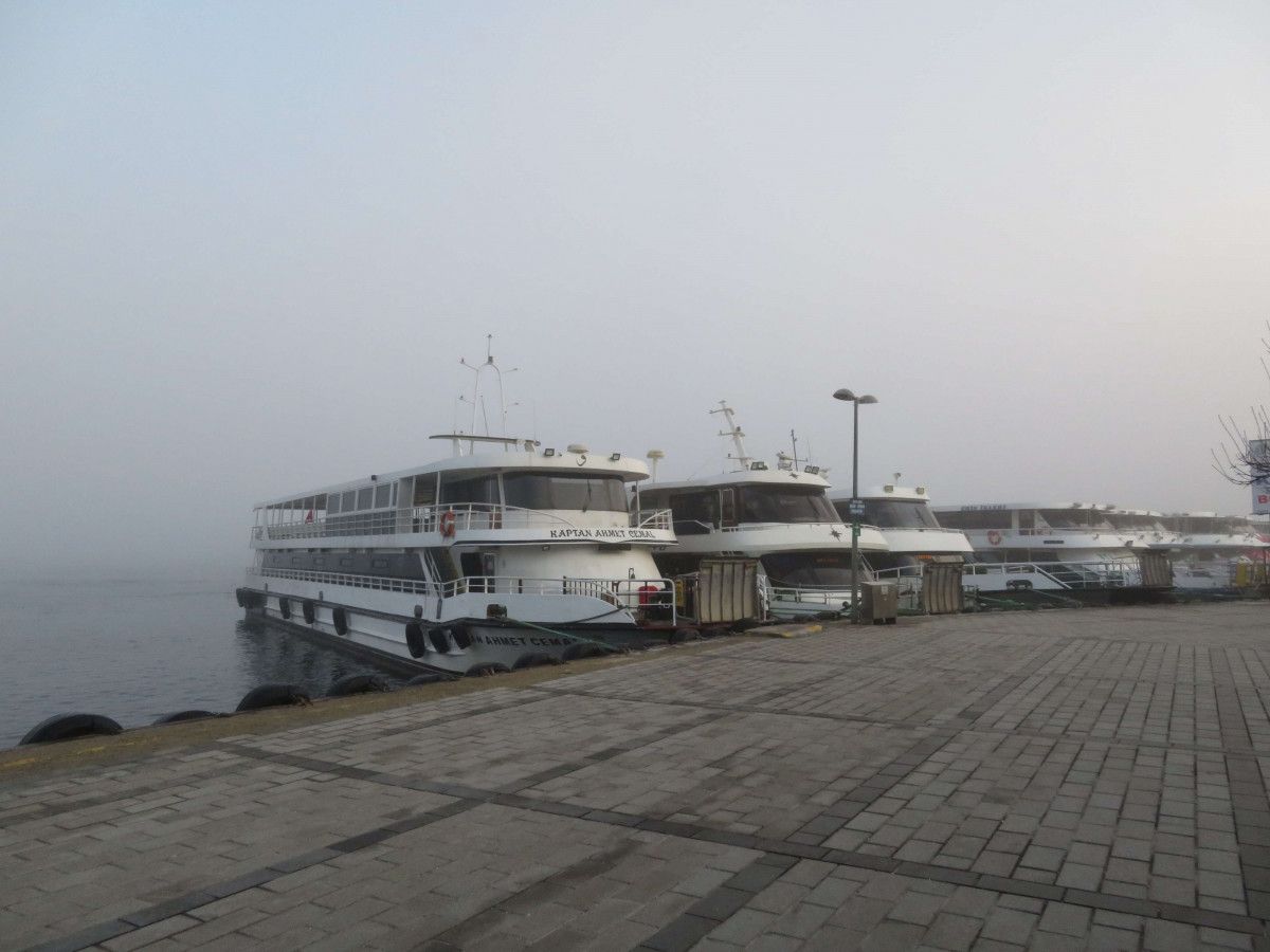 İstanbul'da gemi trafiği askıya alındı