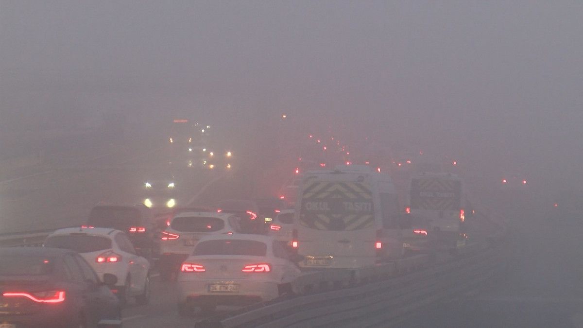 İstanbul'da gemi trafiği askıya alındı