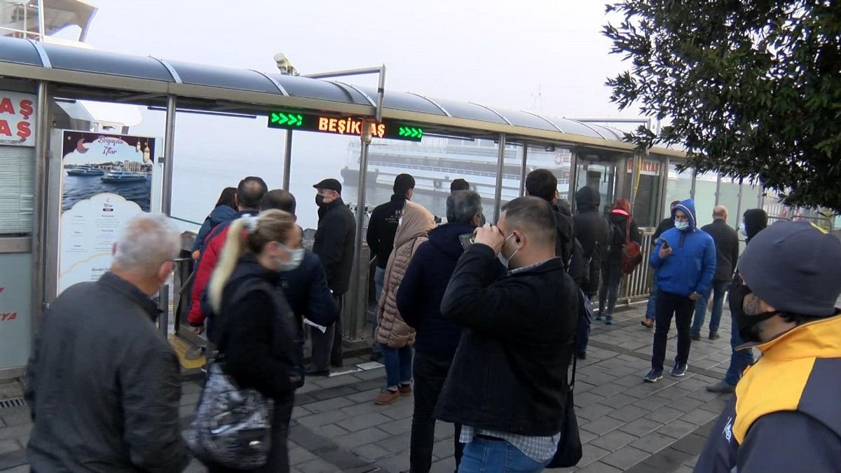 İstanbul'da gemi trafiği askıya alındı