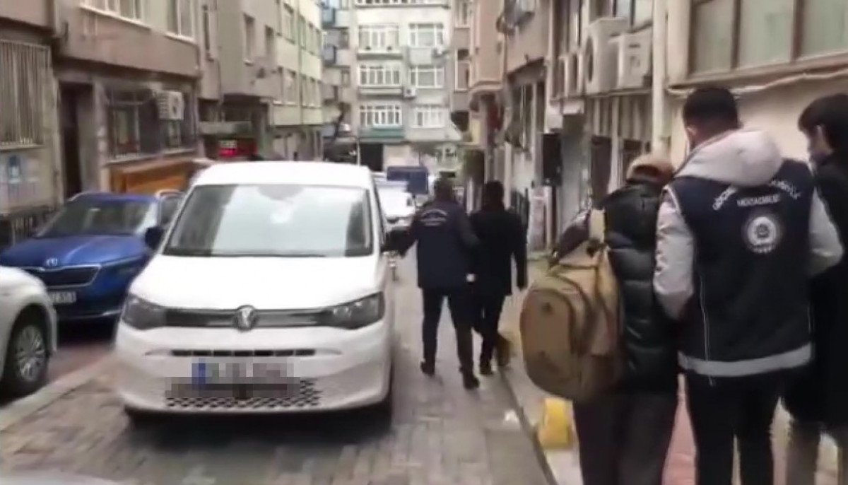 İstanbul'da sahte oturum izni düzenleyen çete çökertildi