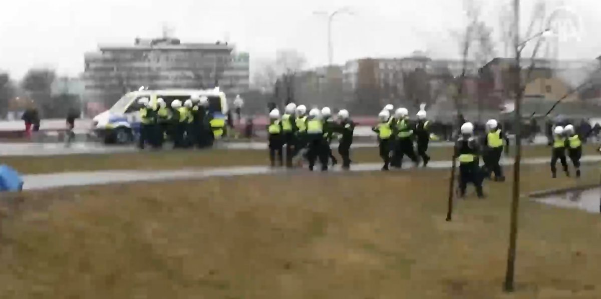 İsveç'te aşırı sağcı politikacıdan polis korumasında Kur'an-ı Kerim provokasyonu