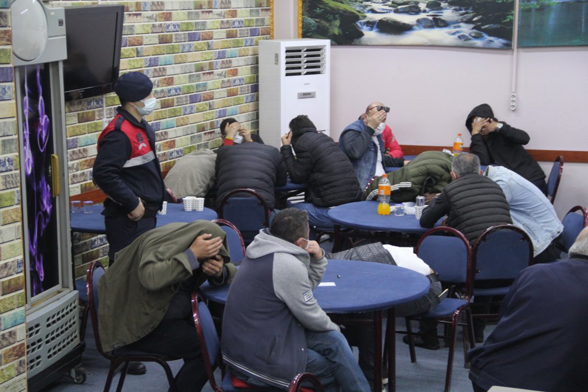 İzmir'in 'Kolpaçino' kumarhanesine baskın yapıldı