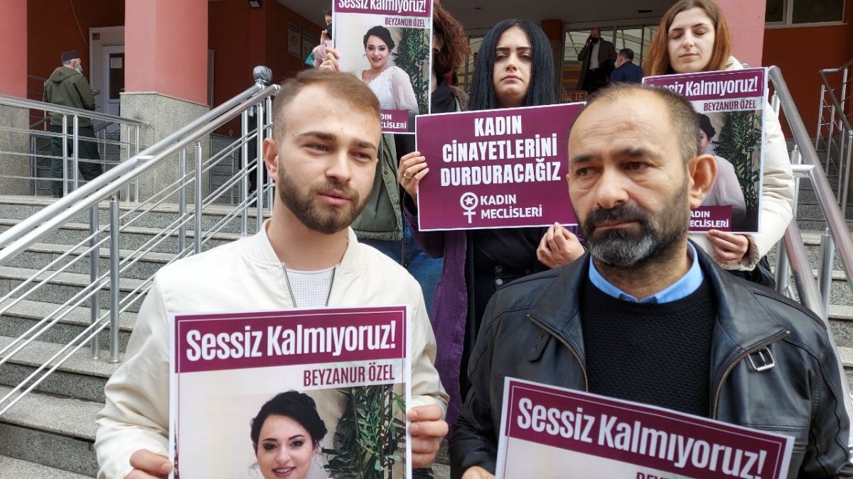 Kocaeli'de eşini öldürmekten suçlanan sanığın, ses kaydı dinletildi