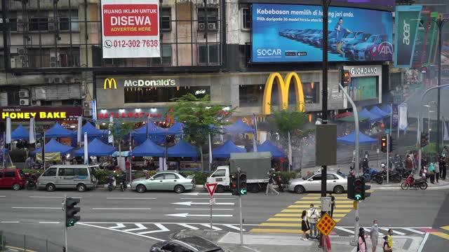 KUALA LUMPUR - Malezya'da ramazan pazarları, pandemi sonrası dönemde sokaklara renk katıyor