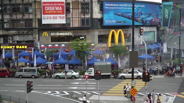 KUALA LUMPUR - Malezya'da ramazan pazarları, pandemi sonrası dönemde sokaklara renk katıyor