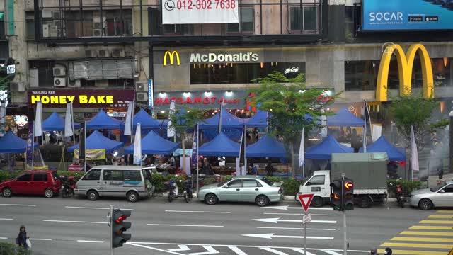 KUALA LUMPUR - Malezya'da ramazan pazarları, pandemi sonrası dönemde sokaklara renk katıyor