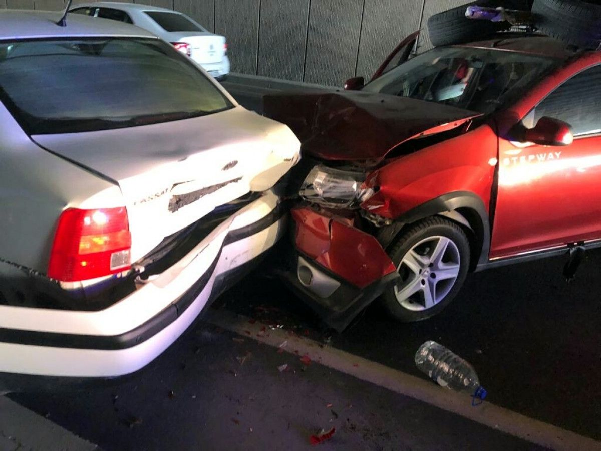 Manisa'da 6 araç alt geçitte birbirine girdi: 11 yaralı