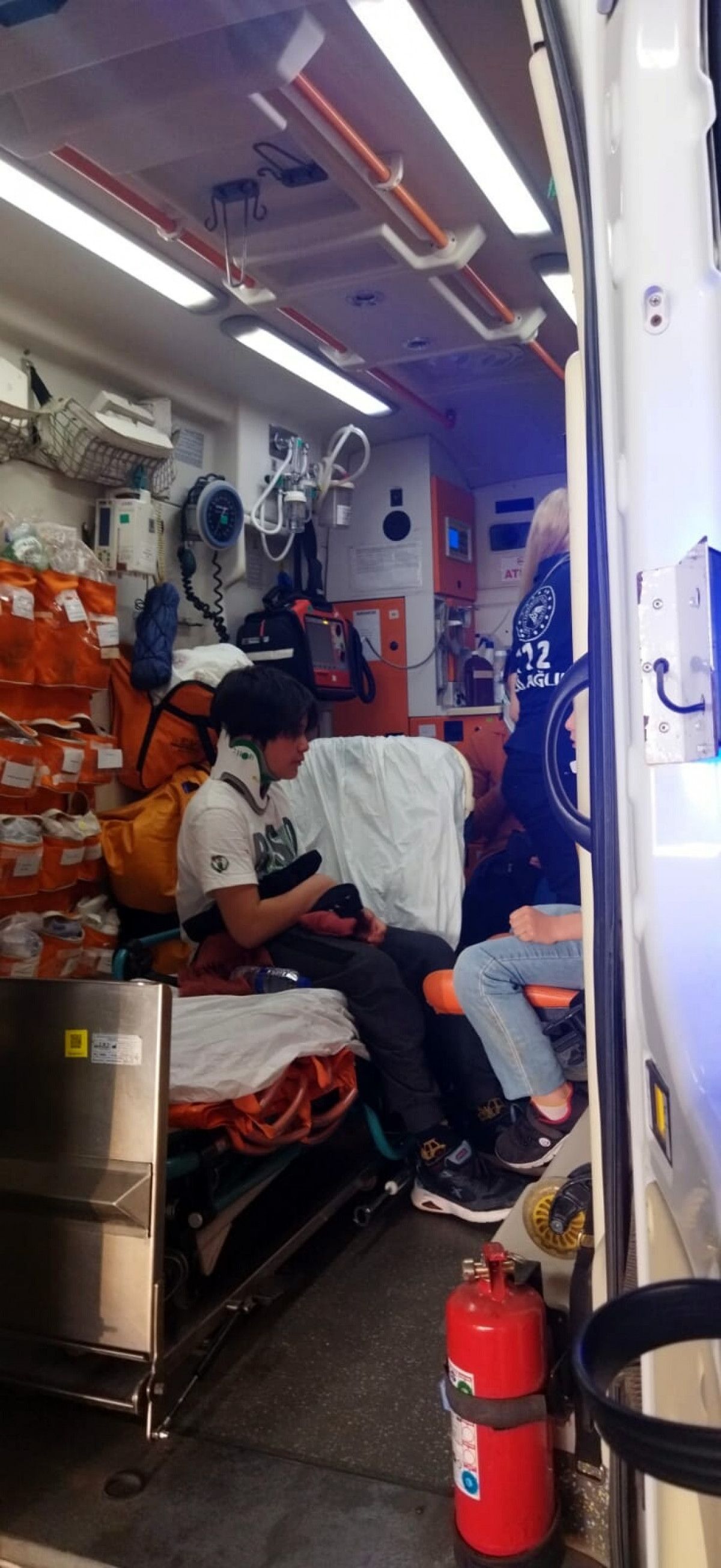 Manisa'da 6 araç alt geçitte birbirine girdi: 11 yaralı