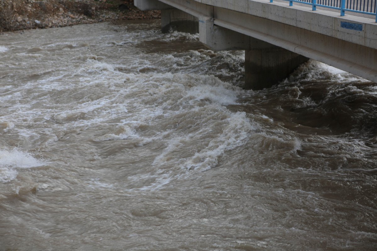 Munzur ve Pülümür’de su seviyesi yükseldi, uzak durun uyarıları yapıldı