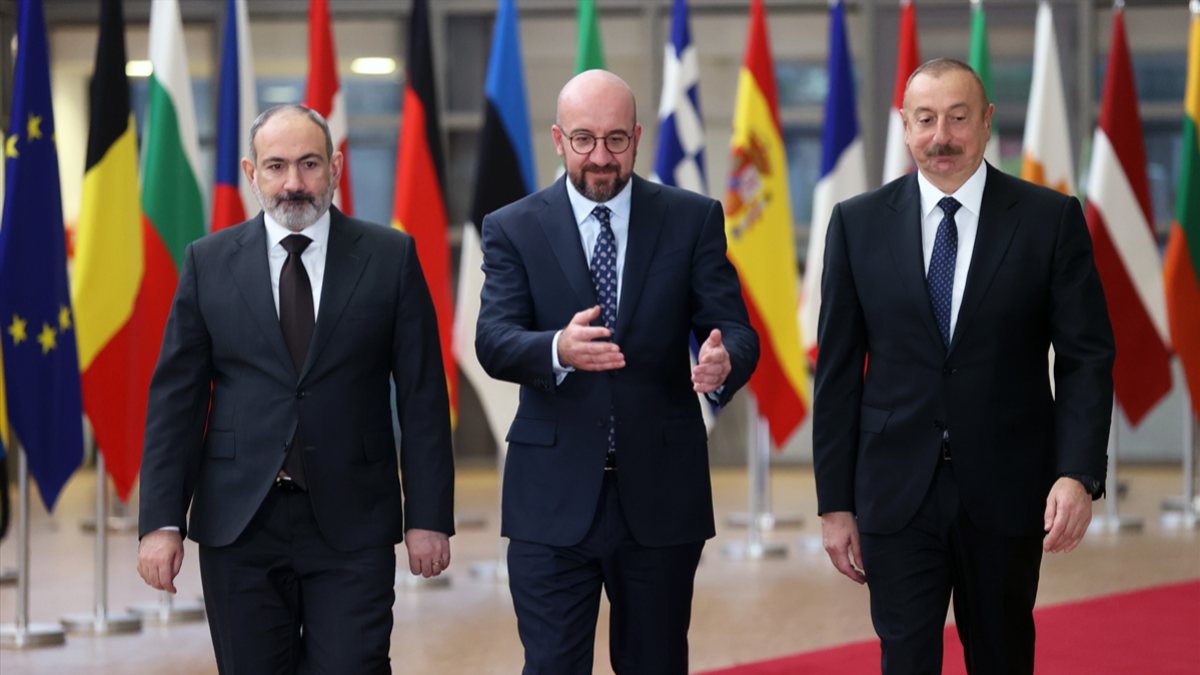 Nikol Paşinyan ve İlham Aliyev, Brüksel'de Charles Michel ile görüştü