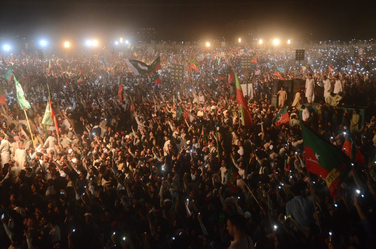 Pakistan'ın eski Başbakanı Han, erken seçim çağrısı yaptı