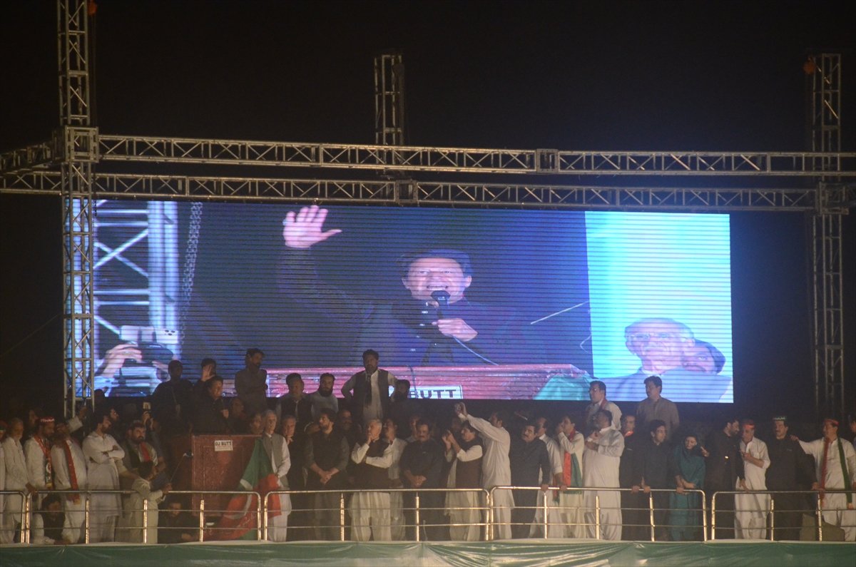 Pakistan'ın eski Başbakanı Han, erken seçim çağrısı yaptı