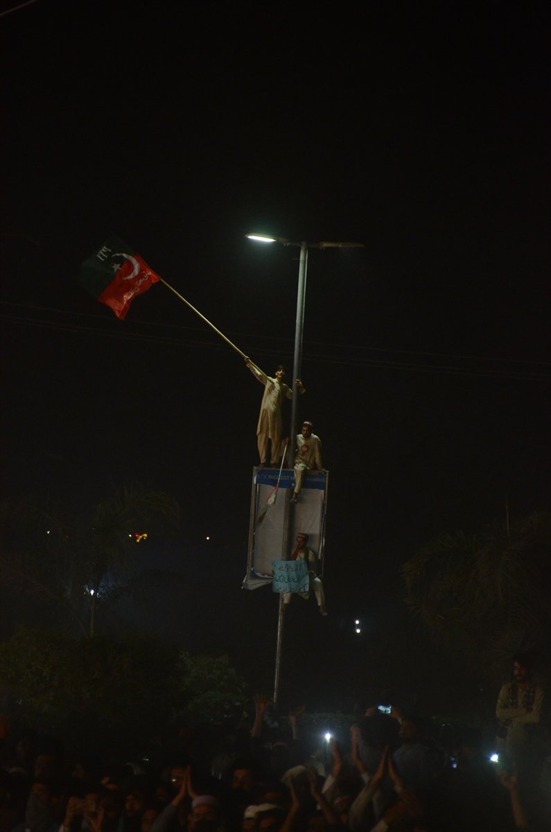 Pakistan'ın eski Başbakanı Han, erken seçim çağrısı yaptı