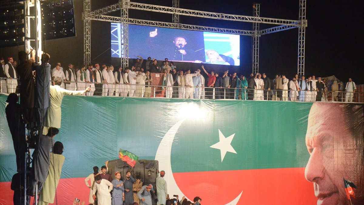 Pakistan'ın eski Başbakanı Han, erken seçim çağrısı yaptı