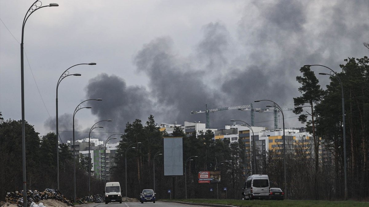 Rusya, başkent Kiev'i bombaladı