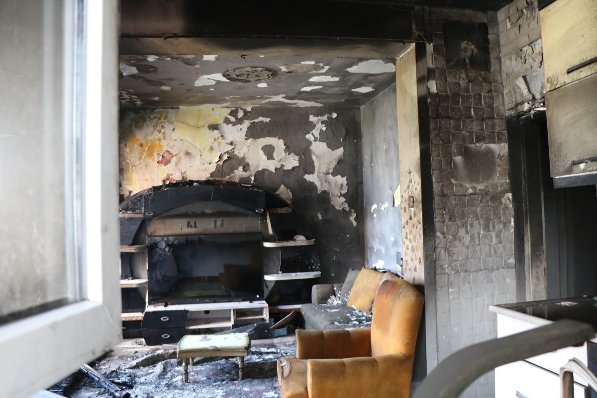 Engelli çocuğun torpil patlattığı ev küle döndü