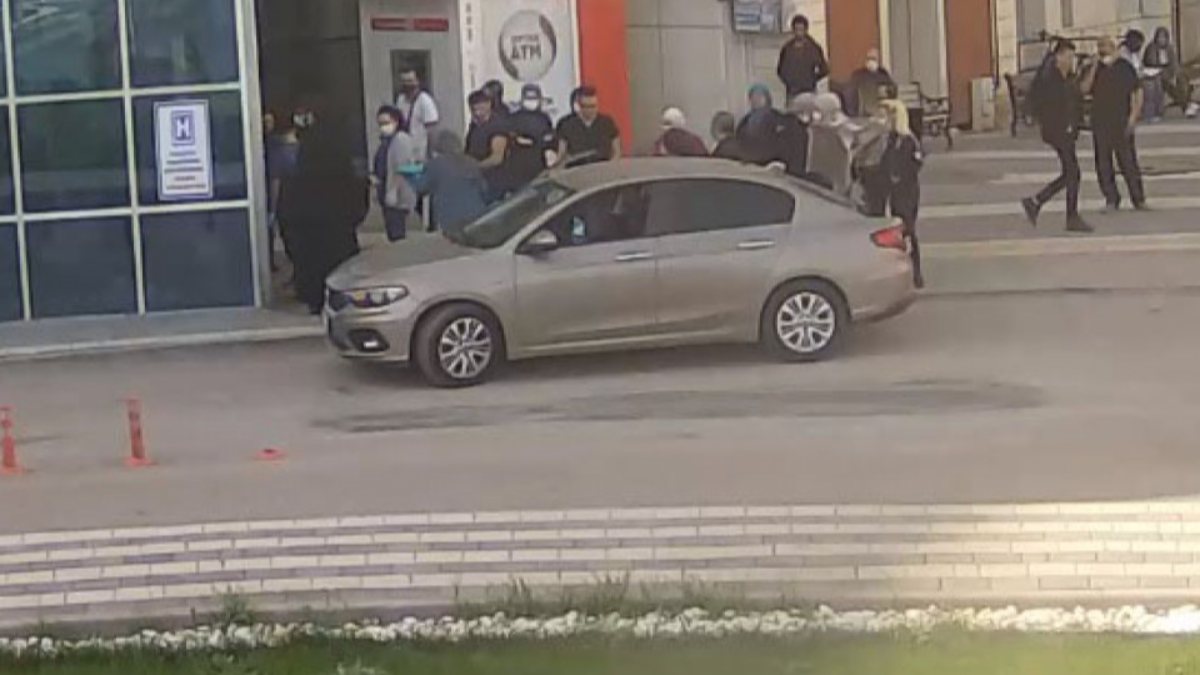 Sivaslı anne hastaneye giremeden doğum yaptı