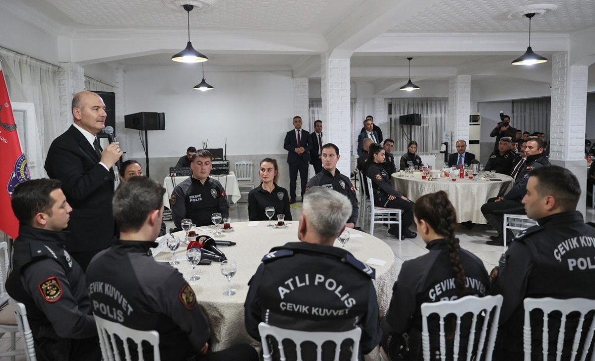 Süleyman Soylu, polislerle iftar yaptı