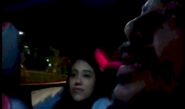 İstanbul'da taksiciyi tekmeleyen kadın yolcu kamerada