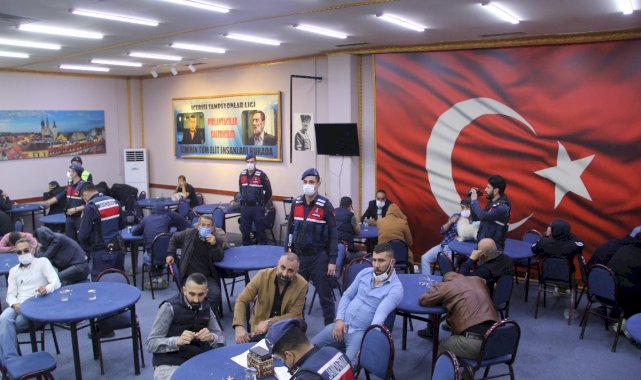 İzmir'in 'Kolpaçino' kumarhanesine baskın yapıldı