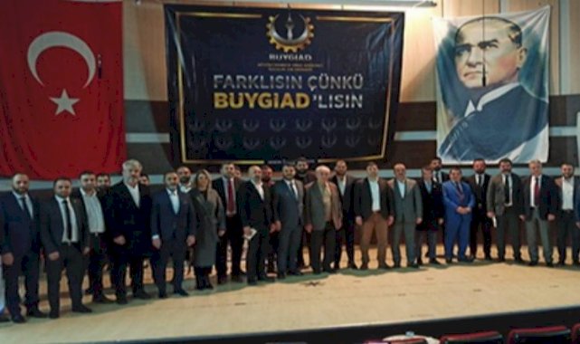 Kuru ekmek yiyerek, üzüm hoşafı içtiler