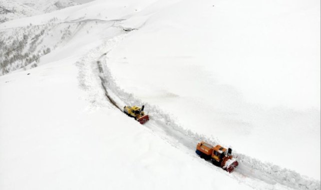Muş'ta karla mücadele aralıksız sürüyor