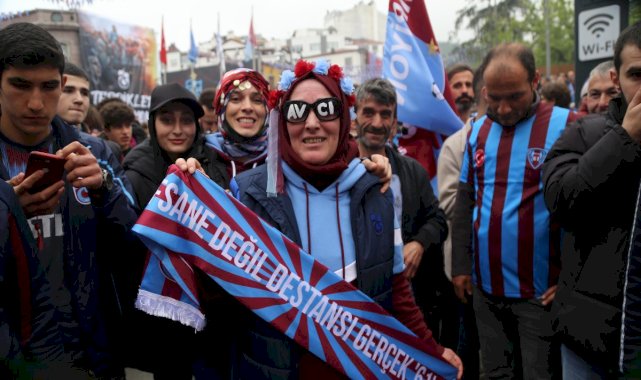 Trabzonsporlu taraftarların coşkusu