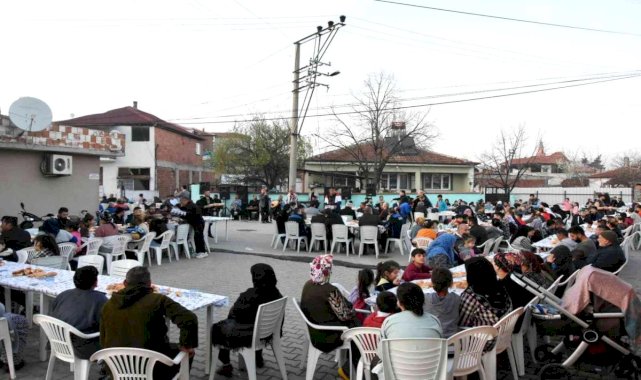 Yenişehir Belediye Başkanı Aydın'dan Roman Mahallesi'nde iftar