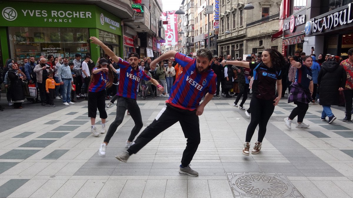 Trabzon'da şampiyonluk kutlamaları erken başladı