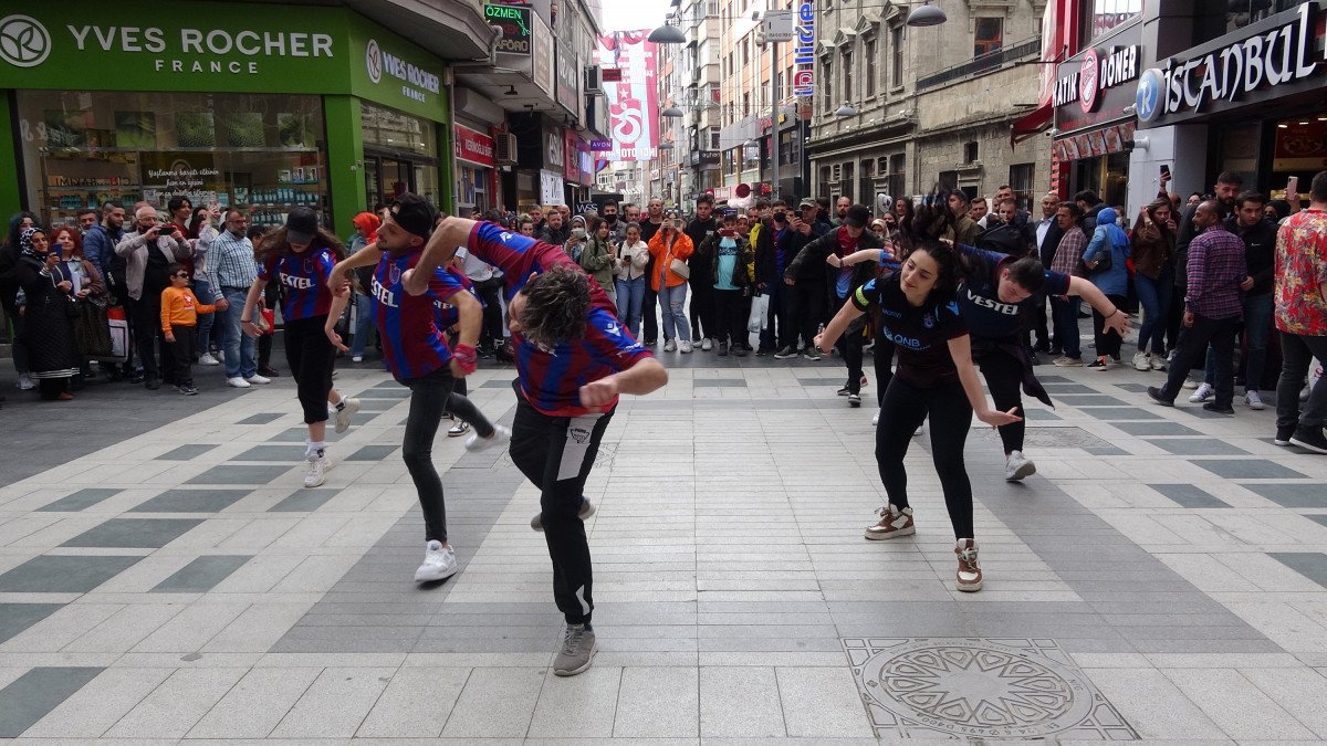 Trabzon'da şampiyonluk kutlamaları erken başladı