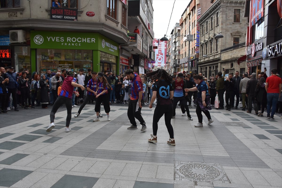 Trabzonsporlu taraftarların coşkusu